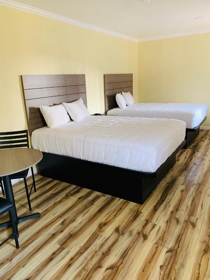 Central Coast Inn Каюкос Екстер'єр фото