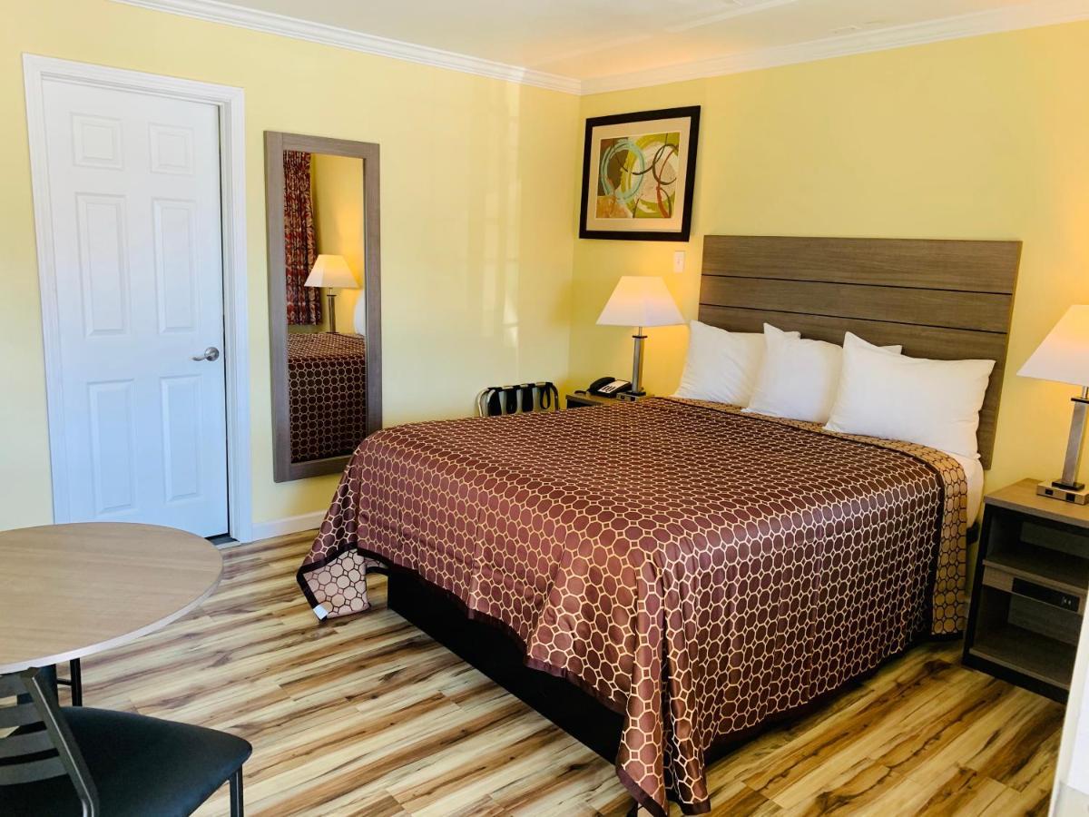 Central Coast Inn Каюкос Екстер'єр фото