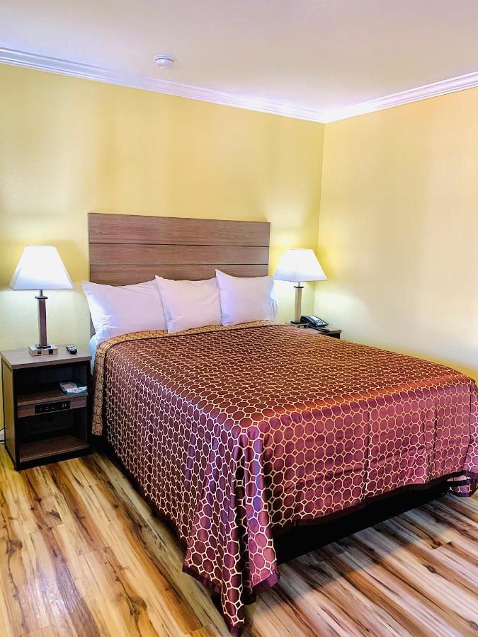Central Coast Inn Каюкос Екстер'єр фото