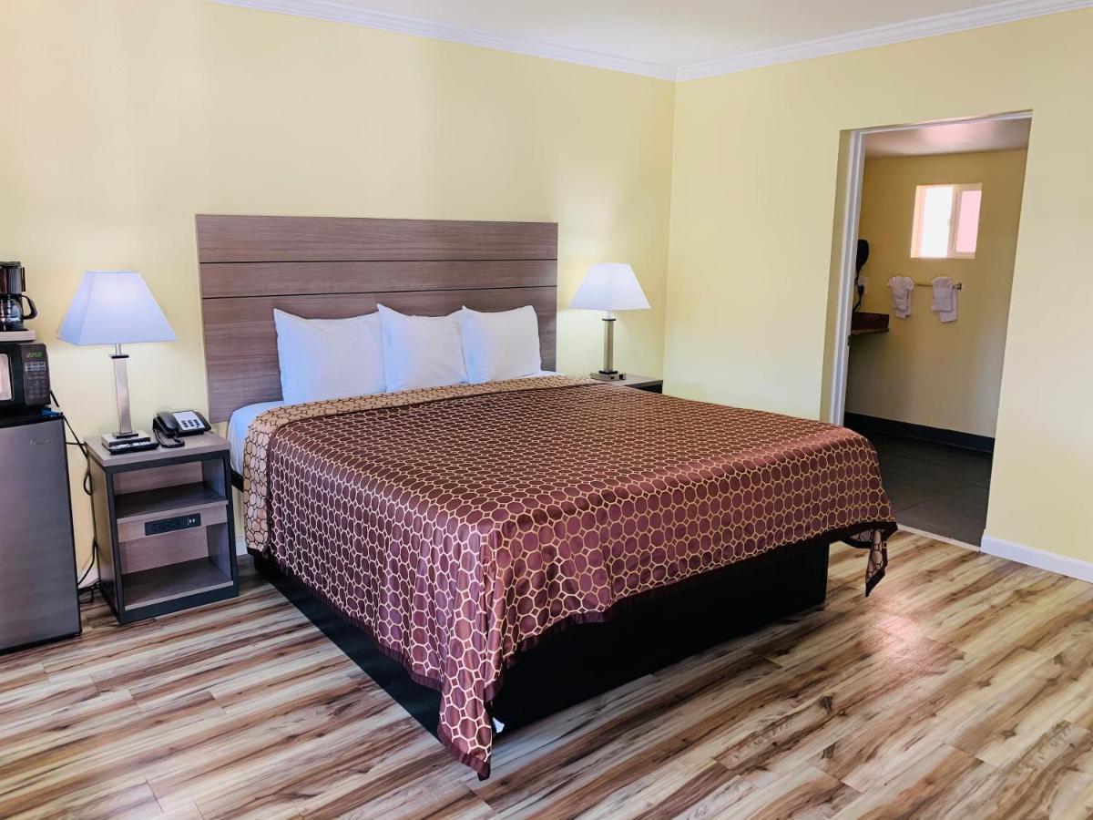 Central Coast Inn Каюкос Екстер'єр фото