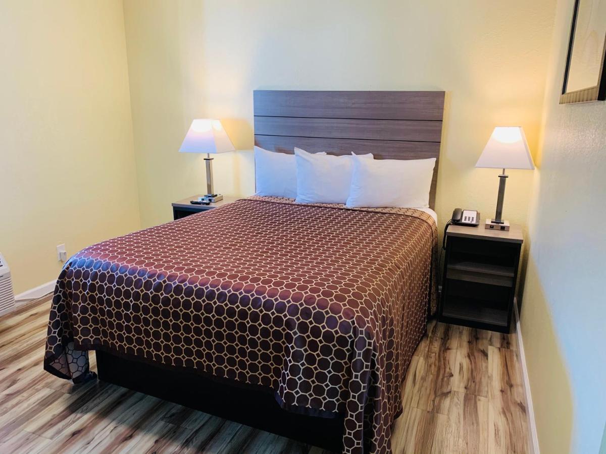 Central Coast Inn Каюкос Екстер'єр фото