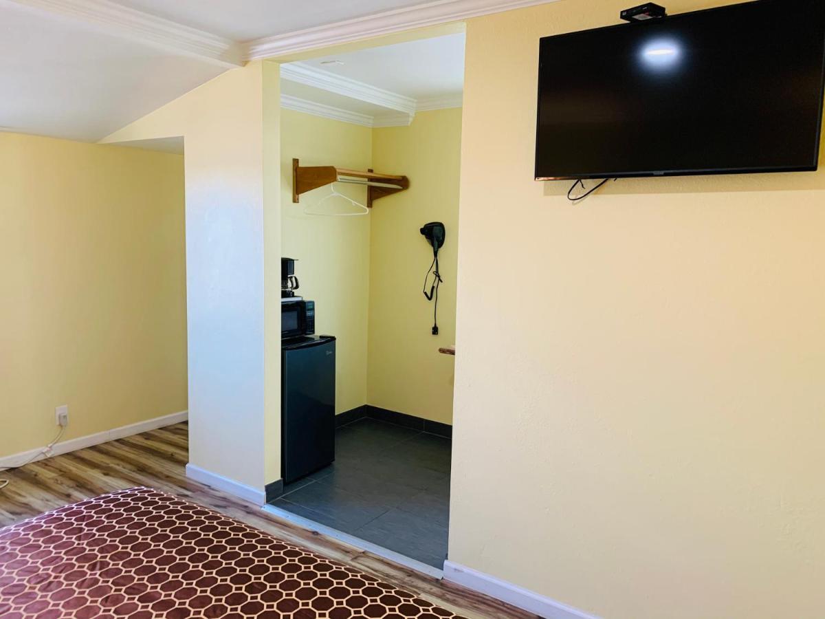 Central Coast Inn Каюкос Екстер'єр фото