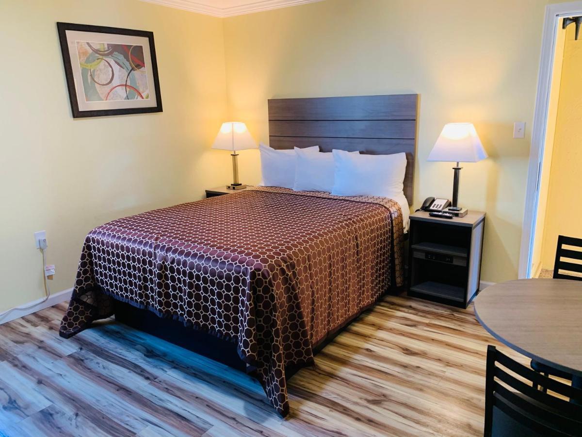 Central Coast Inn Каюкос Екстер'єр фото